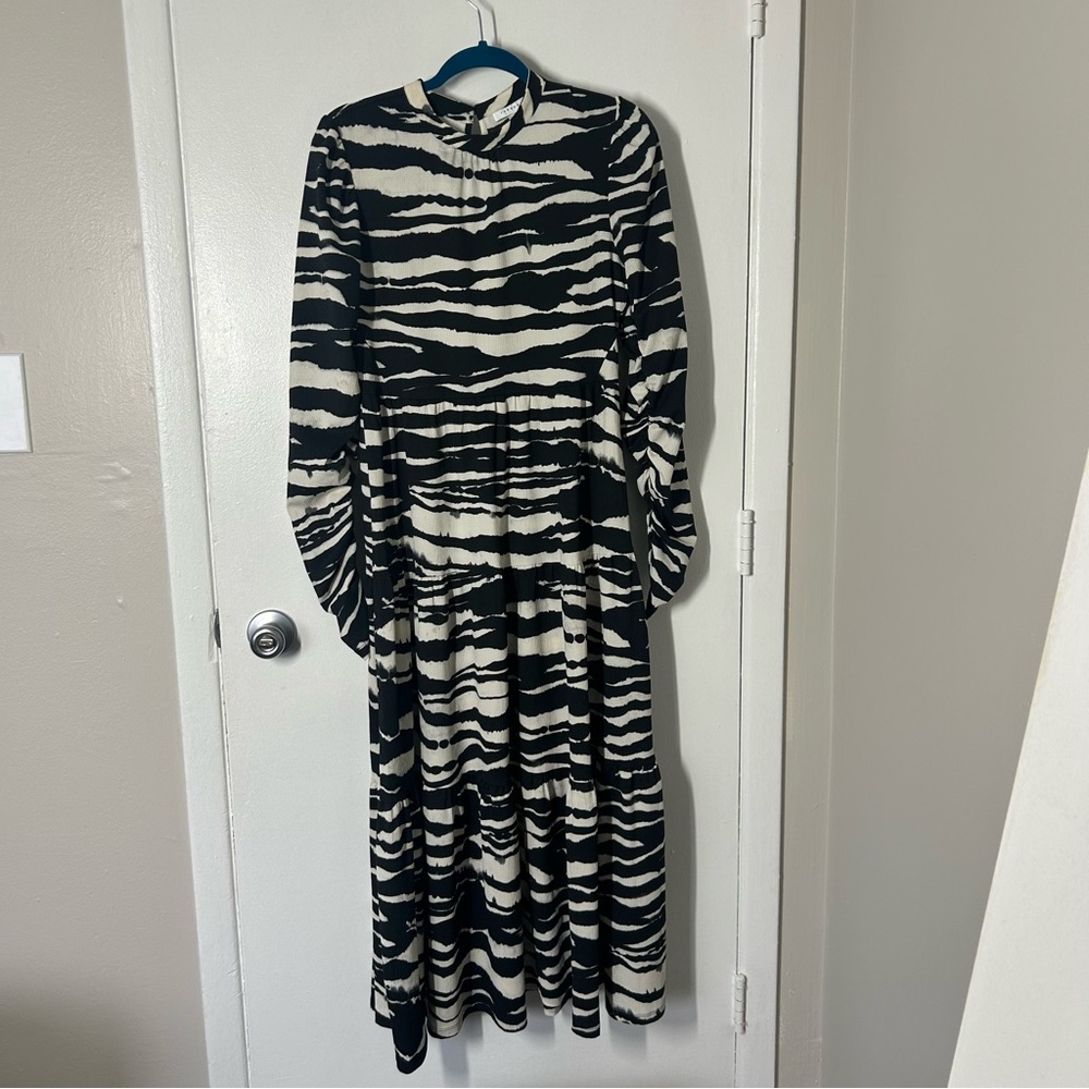 TOPSHOP Tiered Animal Print Long Sleeve Dress
